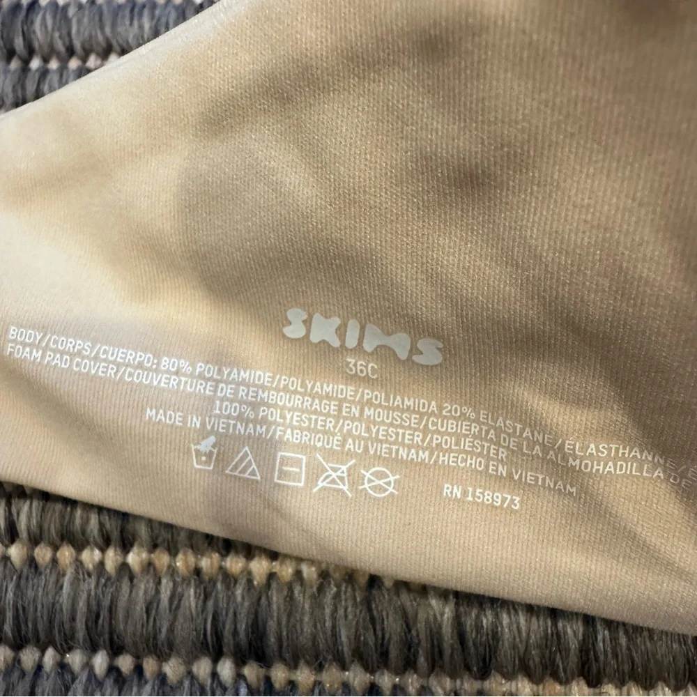 SKIMS Fits Everybody T-shirt Bra in Sand